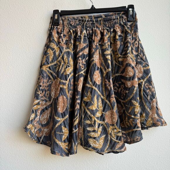 Indie Ella 100% Silk High Rise Romantic Flowy Culottes Boho Shorts Size Medium - Picture 4 of 7